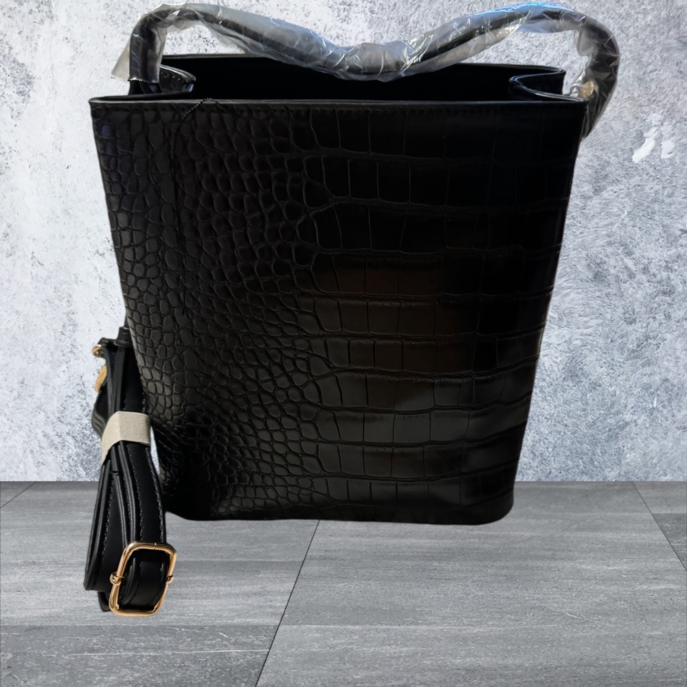 AOTA Vegan Leather Crossbody. NWT - Picture 3 of 4